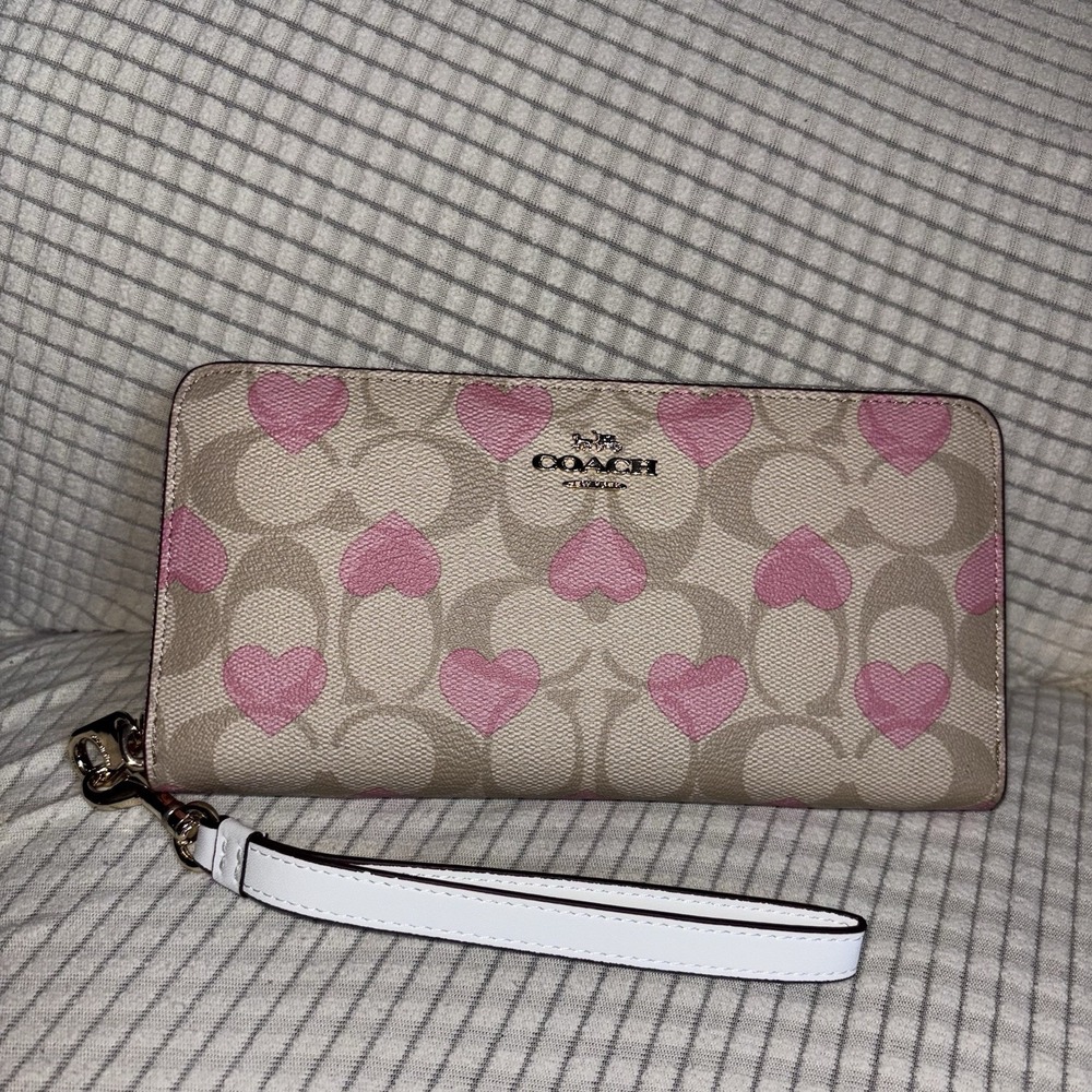 NWT Coach Long Zip Around Wallet Signature Canvas Heart Print Pink Beige C7390